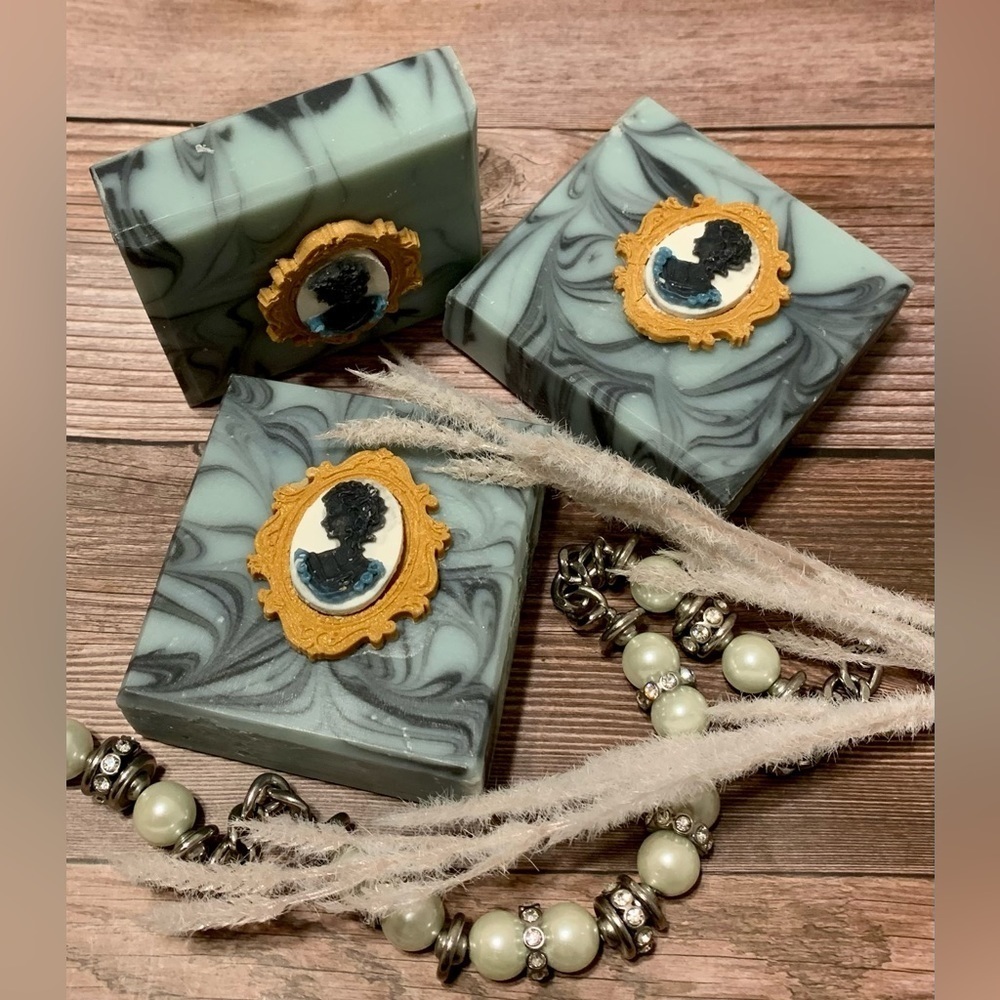 Hand Crafted Vintage-Inspired Soap with Soap Cameo Brooch for Mothers Day - Picture 5 of 7